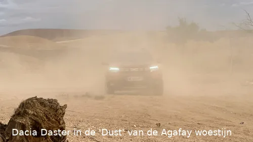 Dacia Daster in de 'Dust' van de Agafay woestijn