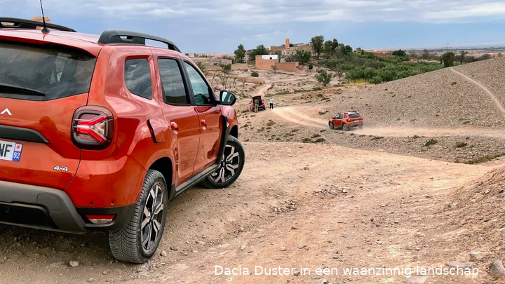 Dacia Duster in een waanzinnig landschap