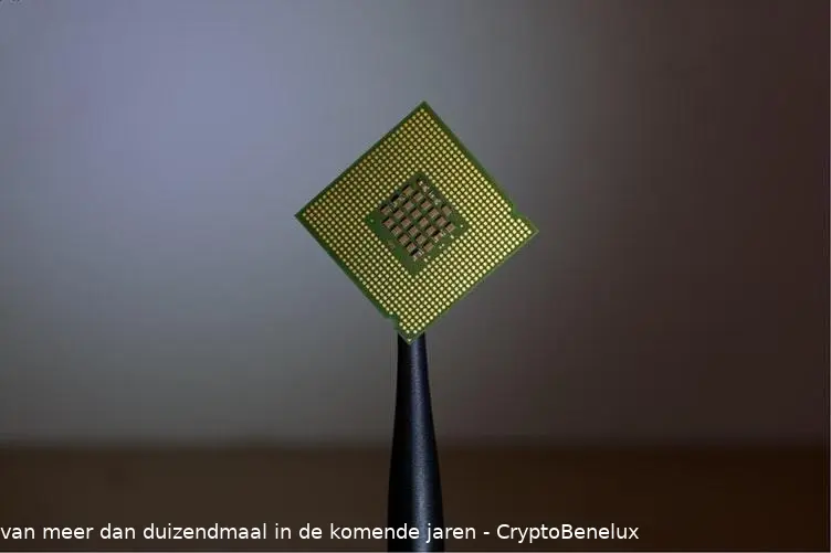 photo 1494083306499 e22e4a457632