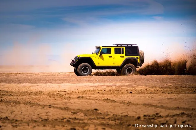 jeep wrangler desert drifting
