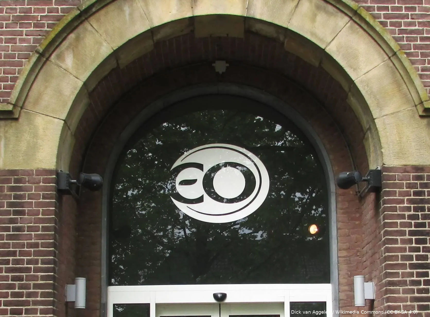 Entree_Evangelische_Omroep_(cropped)