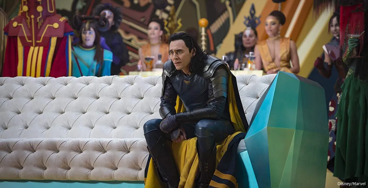 gelekte foto geeft eerste blik op lokis disney plus serie 151703f1614241841