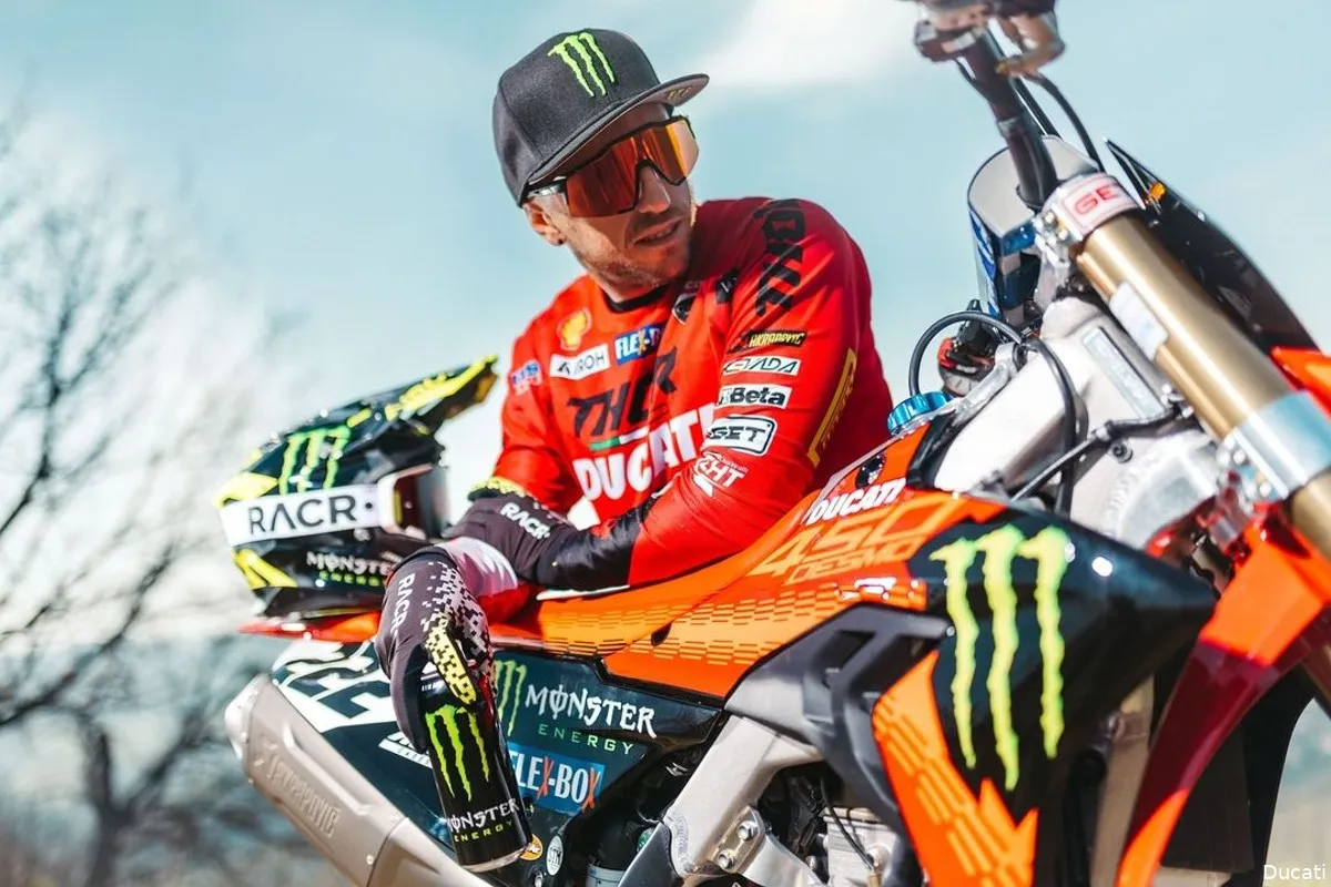 tony cairoli ducati desmo450mx shooting
