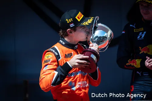 Drugovich kust de beker, nadat hij de hoofdrace in Monaco afgelopen weekend wist te winnen en zijn leiding in het Formule 2-kampioenschap ietwat verstevigde.
