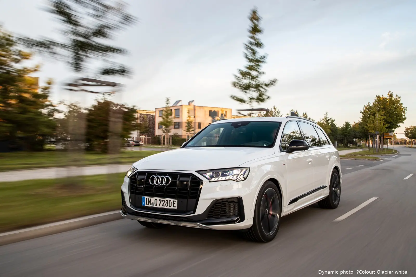 audi q7 phev anteriore