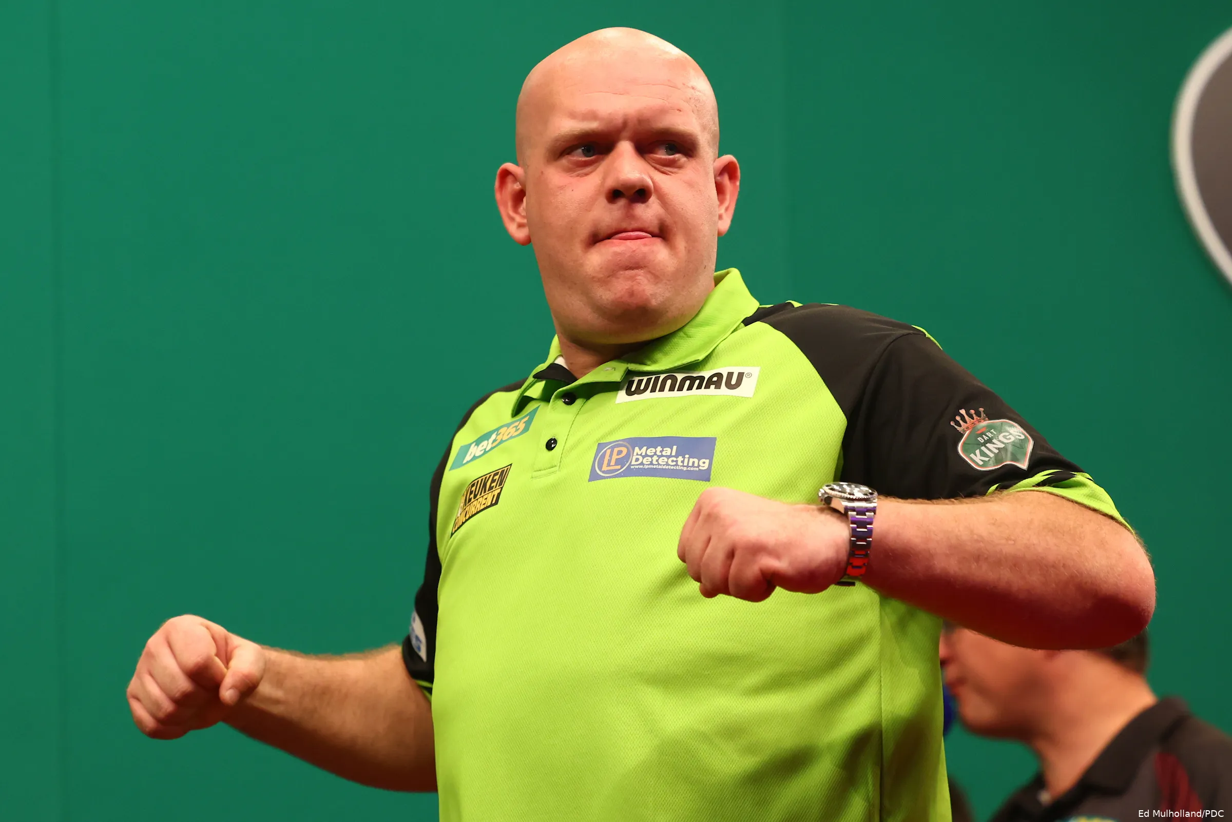 michael van gerwen r1 us darts masters 6