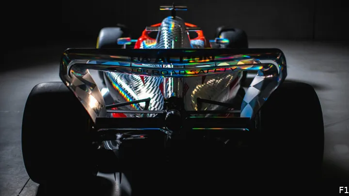 De achtervleugel van de 2022-bolide heeft een futuristisch design en extra vleugels bij de diffuser. (Foto: Formula One Group)