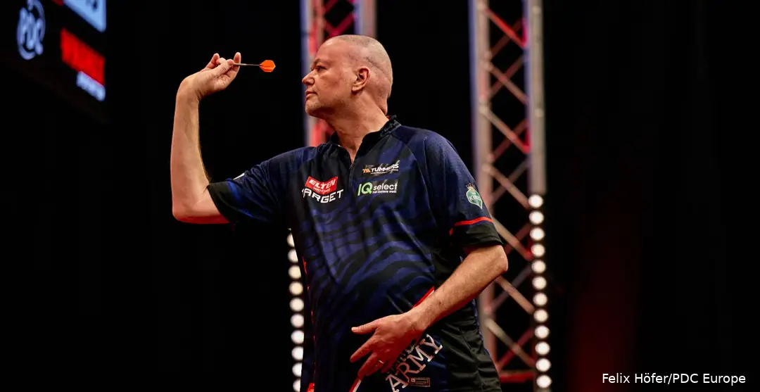 Raymond van Barneveld in action