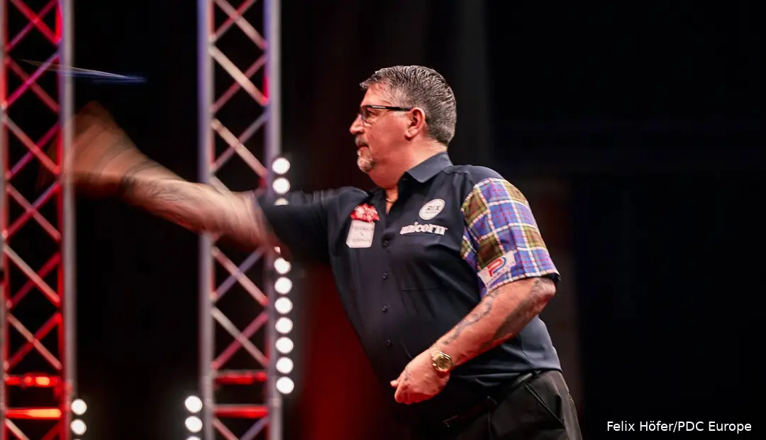Gary Anderson in action
