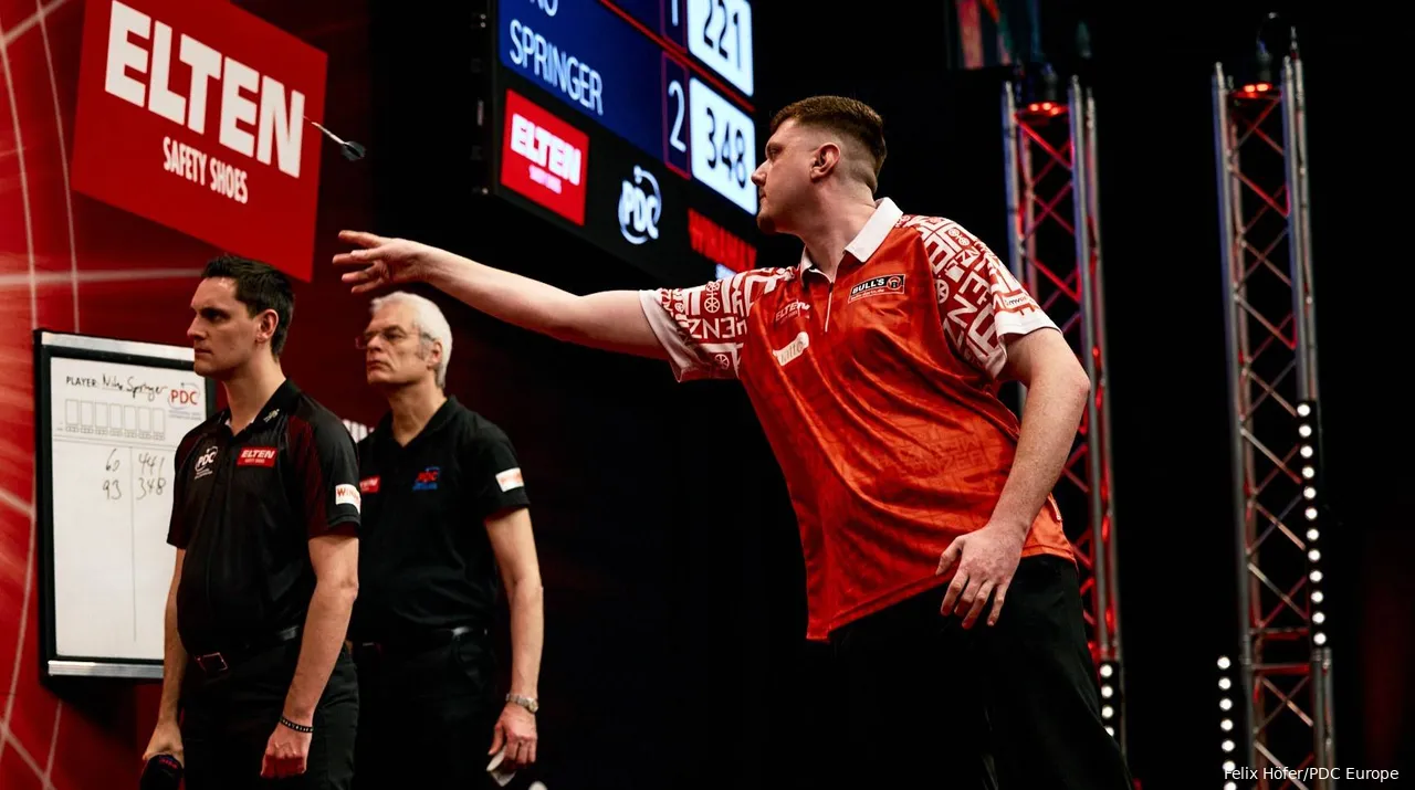 Ein absolutes Highlight der Achtelfinal-Session: Im Duell zwischen Niko Springer und Martin Schindler treffen die beiden besten Dartspieler des Landes aufeinander