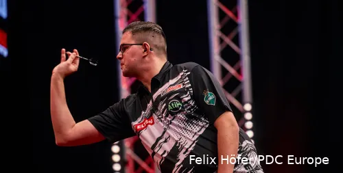 Gian van Veen bekommt es in Runde zwei mit Josh Rock zu tun