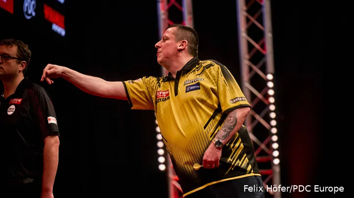 Dave Chisnall in action