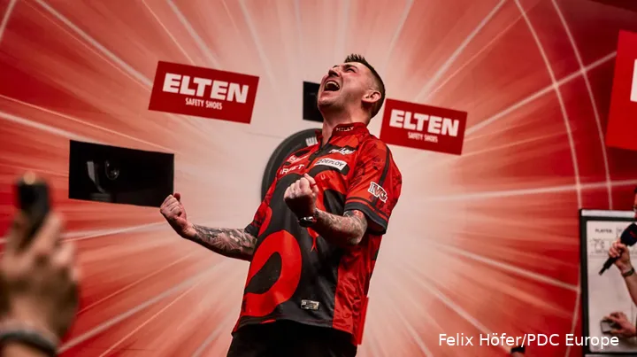 Nathan Aspinall schreit seine Freude heraus