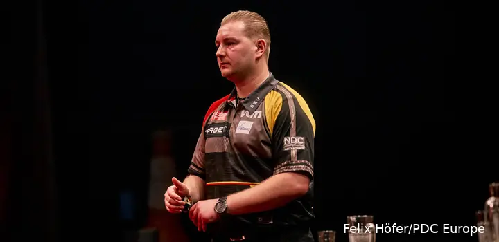 Dimitri Van den Bergh met zijn darts.