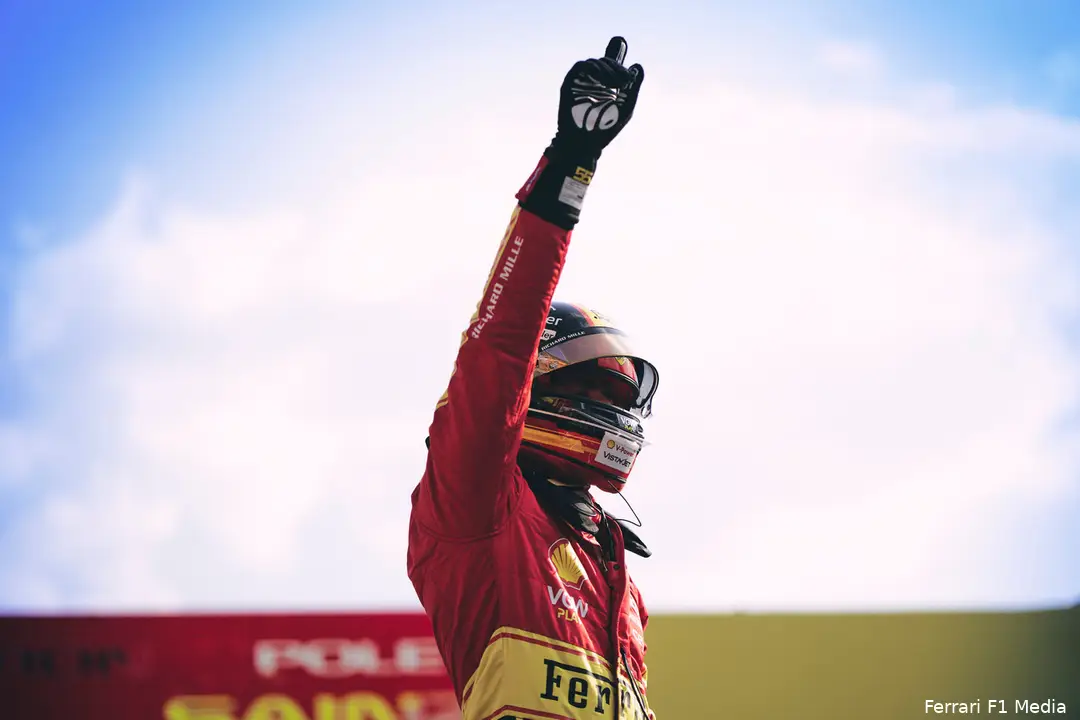 Sainz pakte de poleposition met een minimaal verschil. (Foto: Ferrari F1 Media)