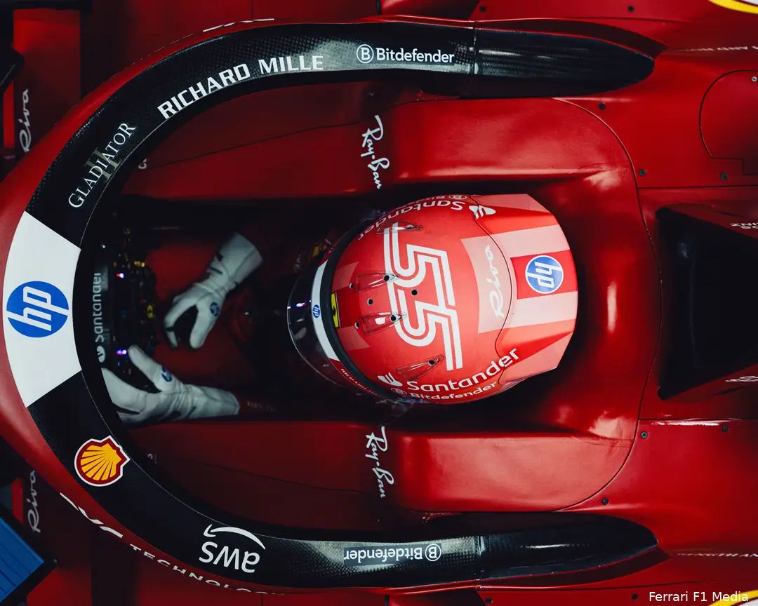 <i>Carlos Sainz was niet blij met de strategie van het team.</i>