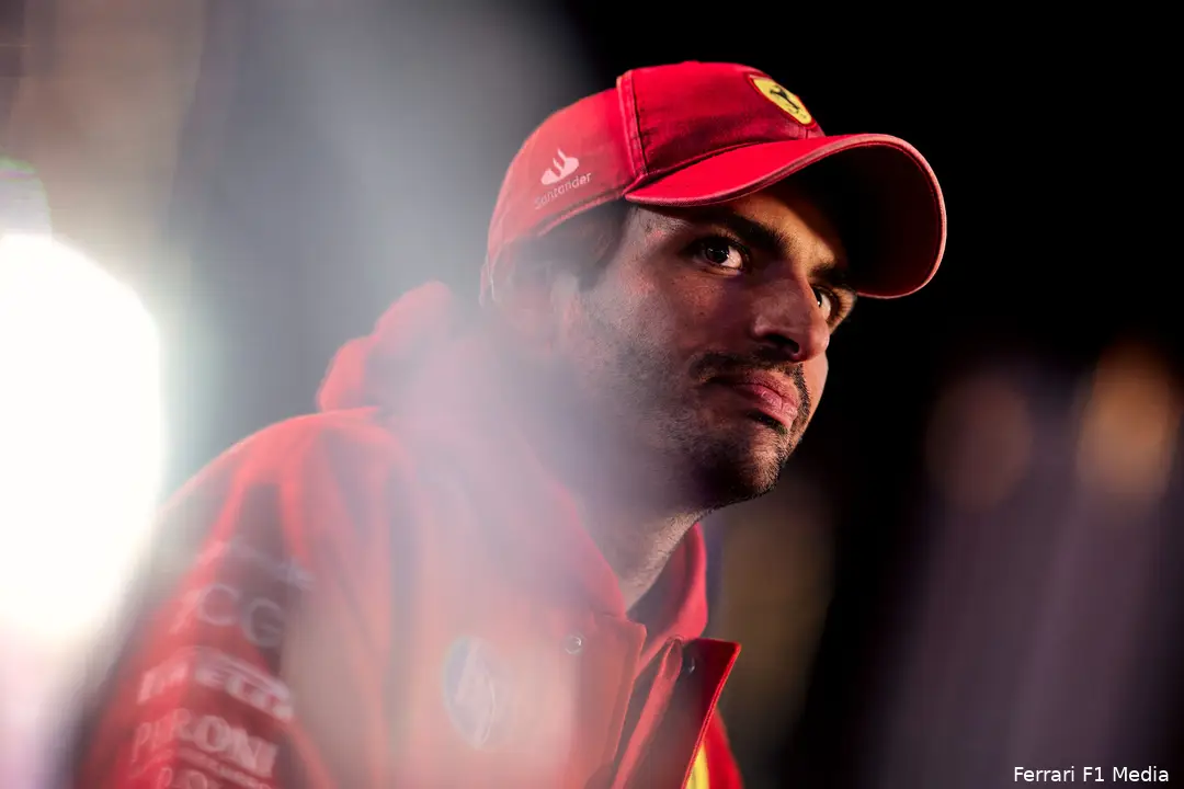 <i>Carlos Sainz hoopt zijn tijd bij Ferrari af te sluiten met de constructeurstitel.</i>
