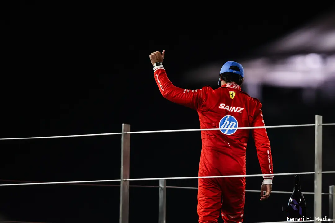 Sainz werd knap tweede in zijn laatste race voor het team van Ferrari.