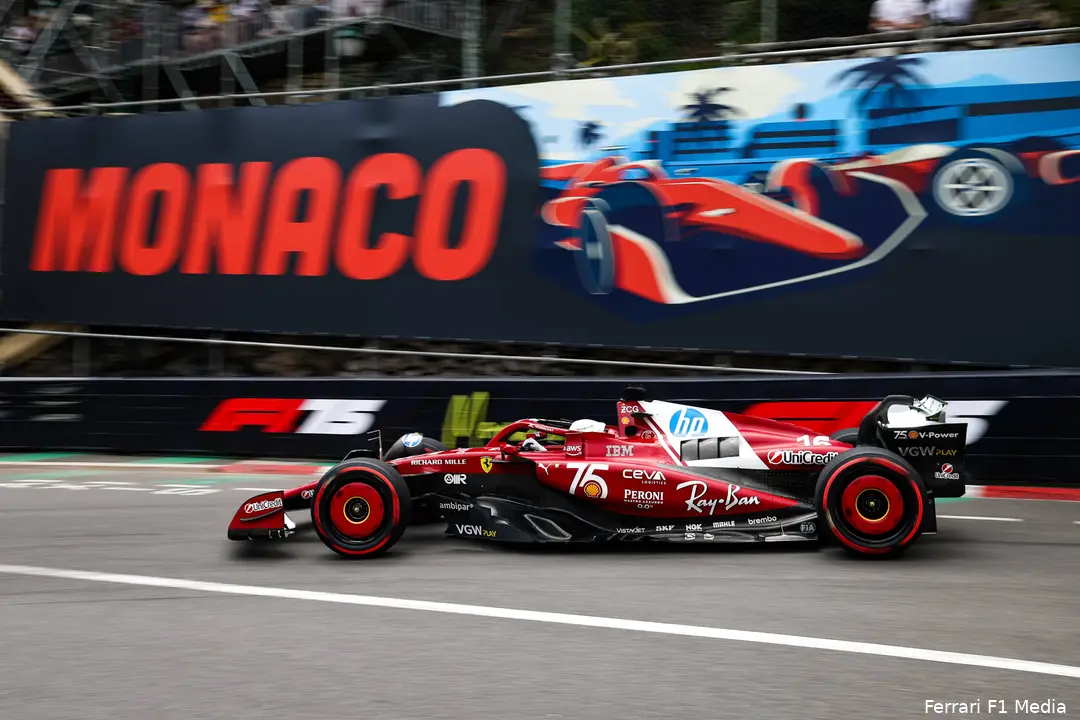 Leclerc liep de eerste schade van het weekend op in Monaco.&nbsp;