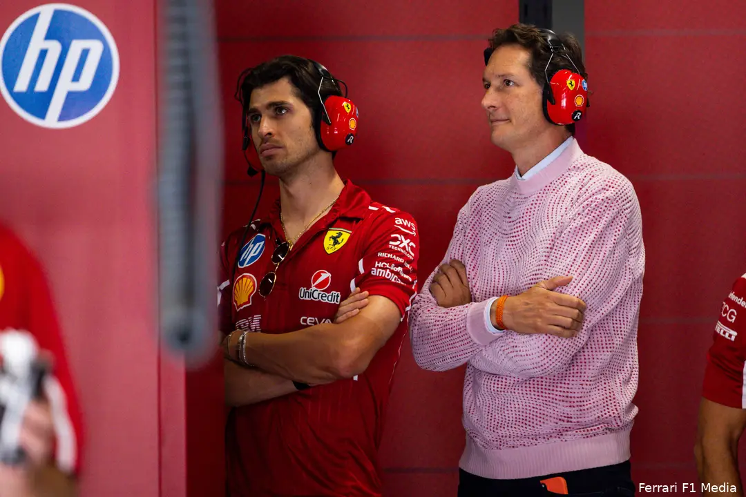 john-elkann-antonio-giovinazzi-ferrari-gp-hongarije-2025-vrijdag