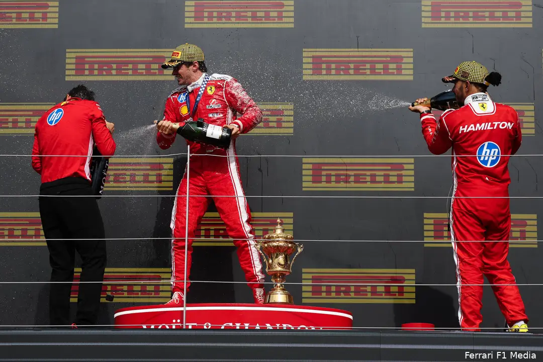 charles-leclerc-lewis-hamilton-ferrari-gp-groot-brittannie-2026-zondag-podium-3