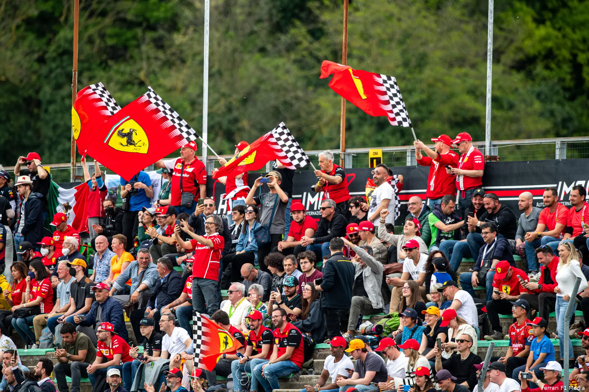 Tifosi Ferrari Emilia Romagna 2022