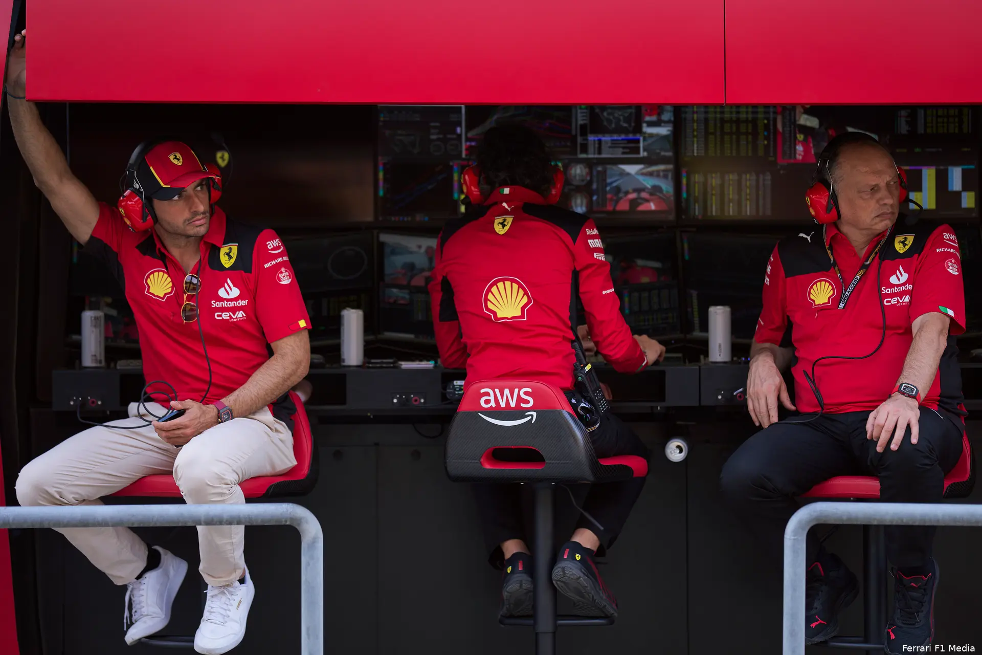 carlos sainz frederic vasseur ferrari f1 testing bahrein 2023