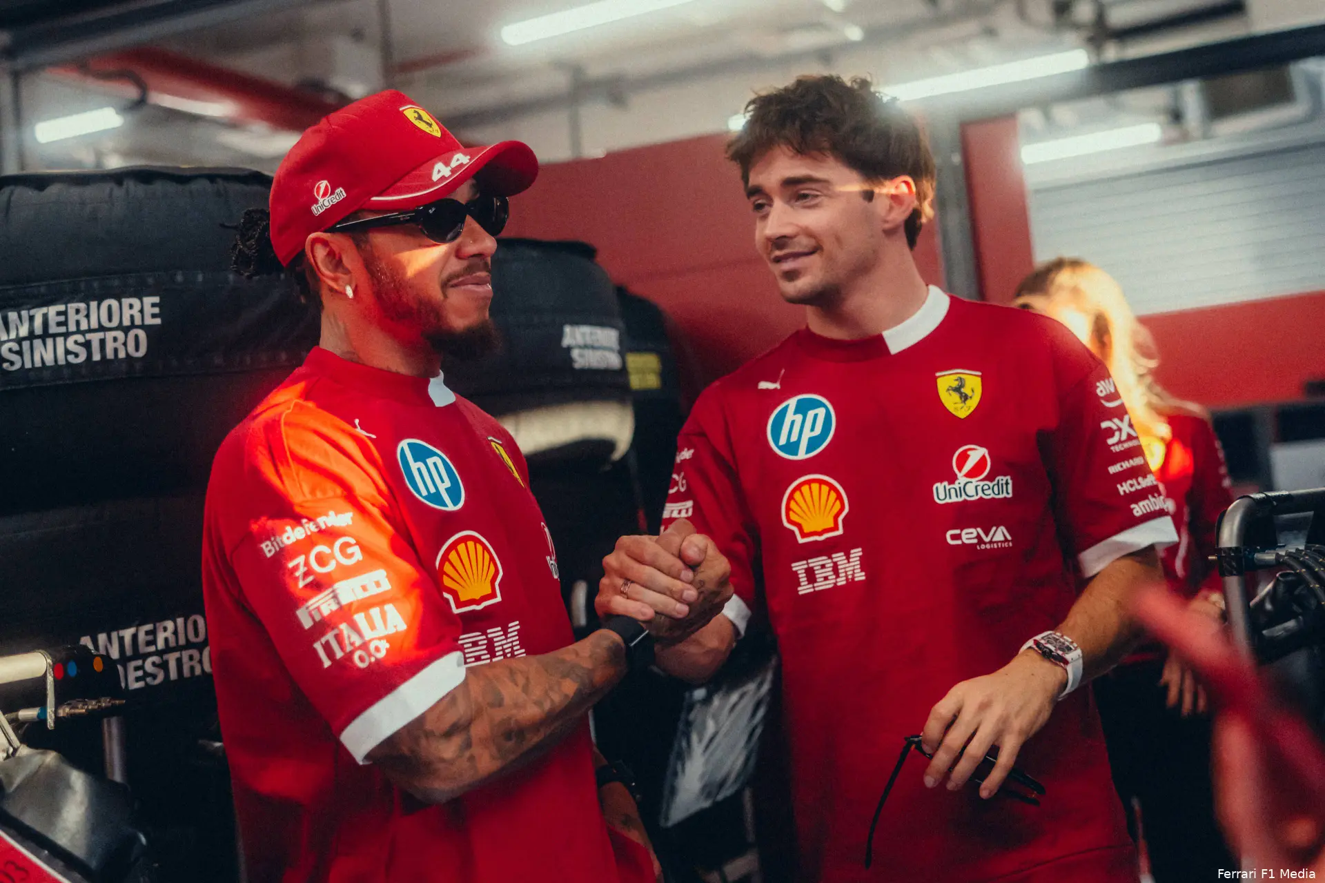 charles-leclerc-lewis-hamilton-ferrari-2025-gp-qatar-vrijdag