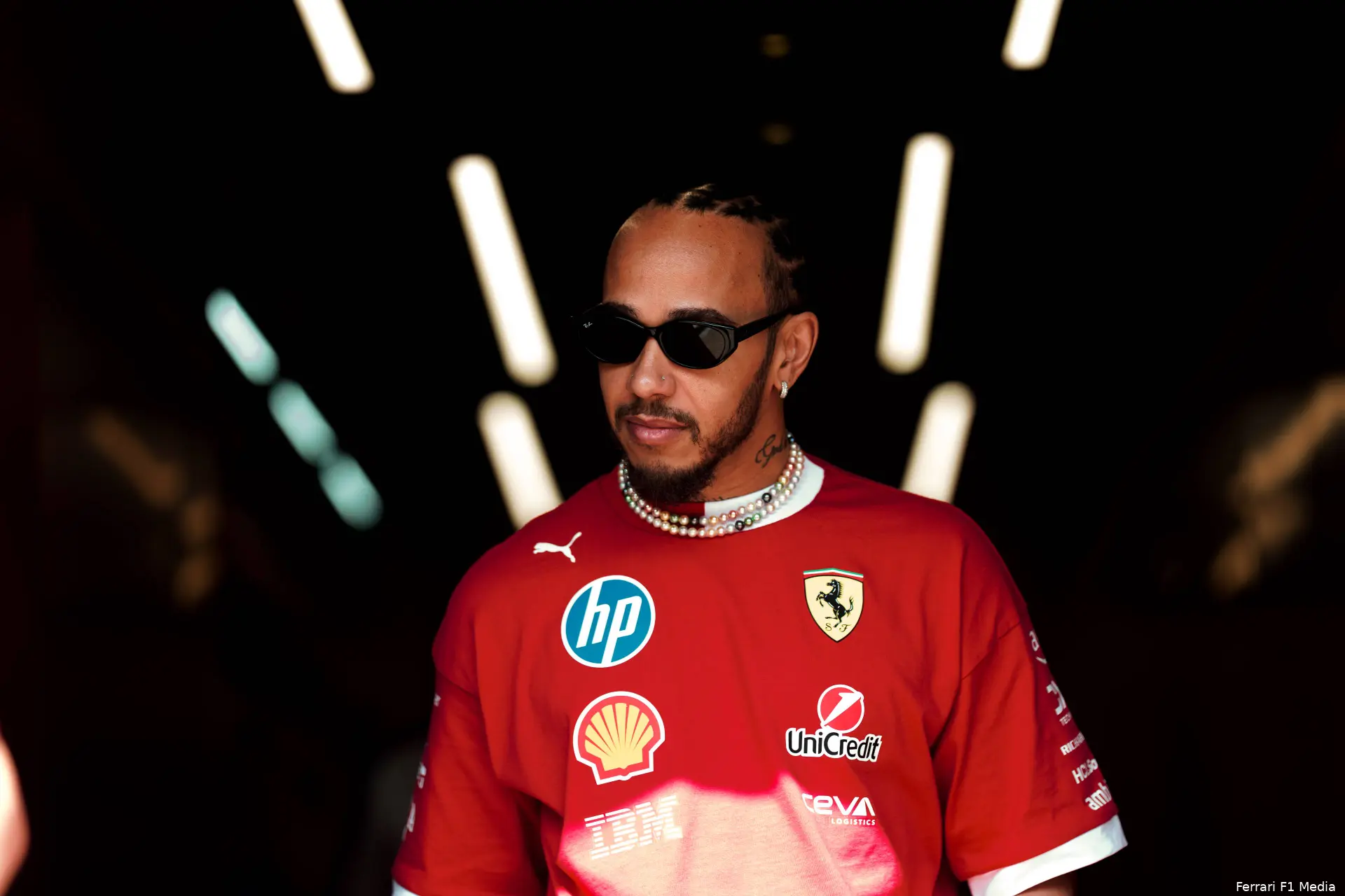 lewis-hamilton-ferrari-abudhabi-vrijdag (3)