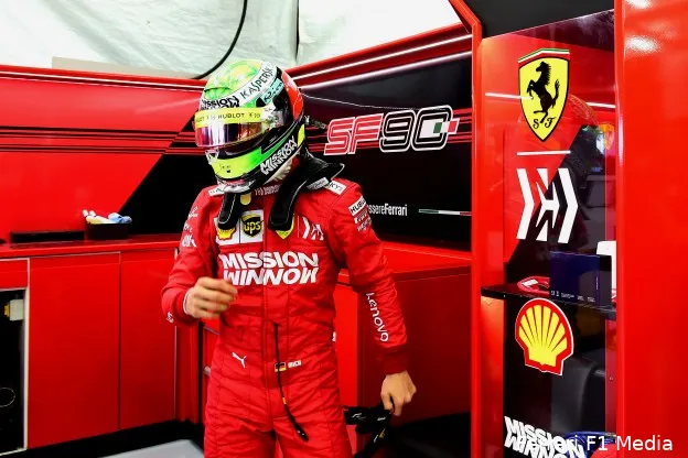 Mick Schumacher Ferrari testdag Bahrein pitbox