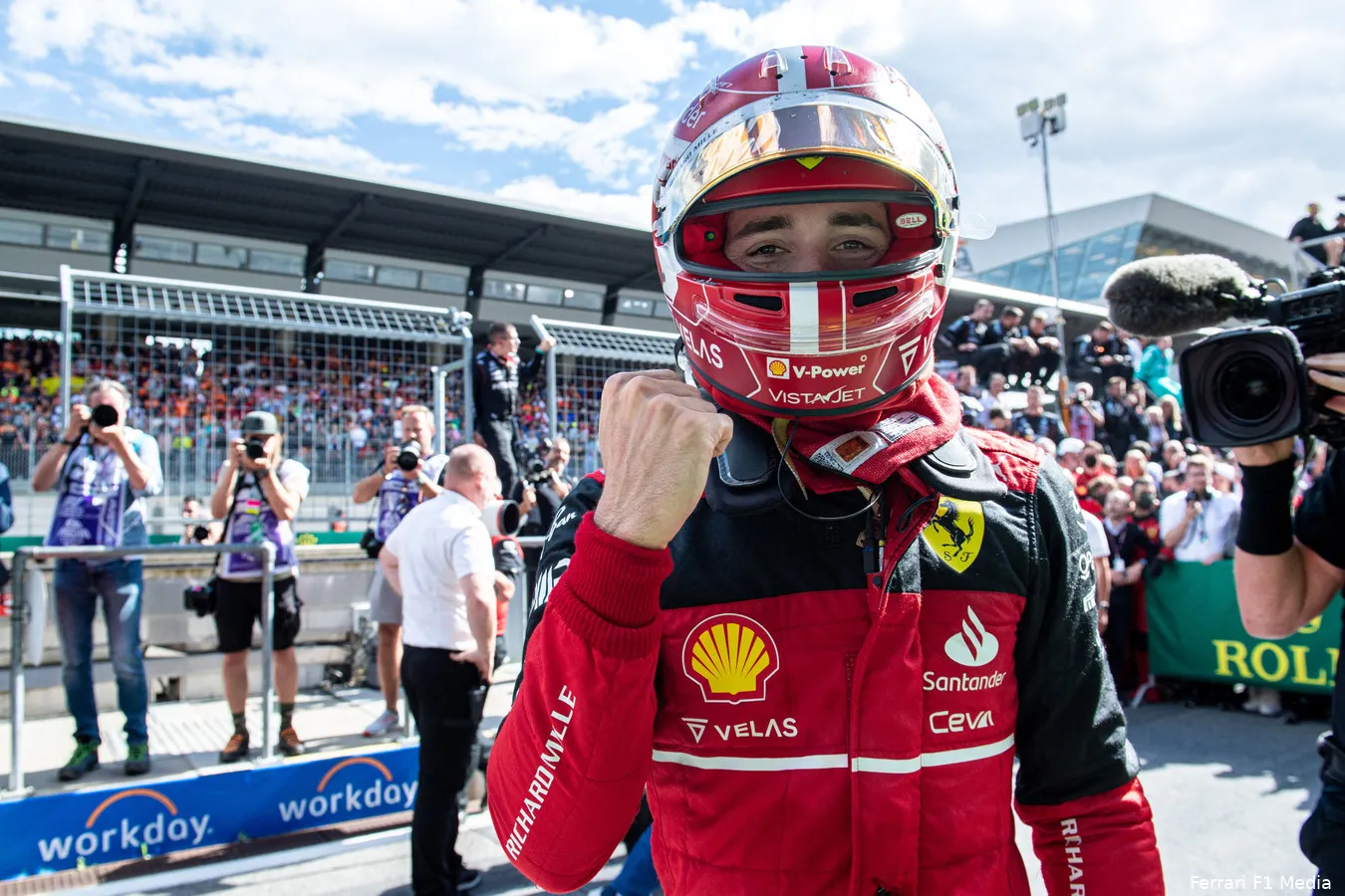Charles Leclerc vuistje Ferrari