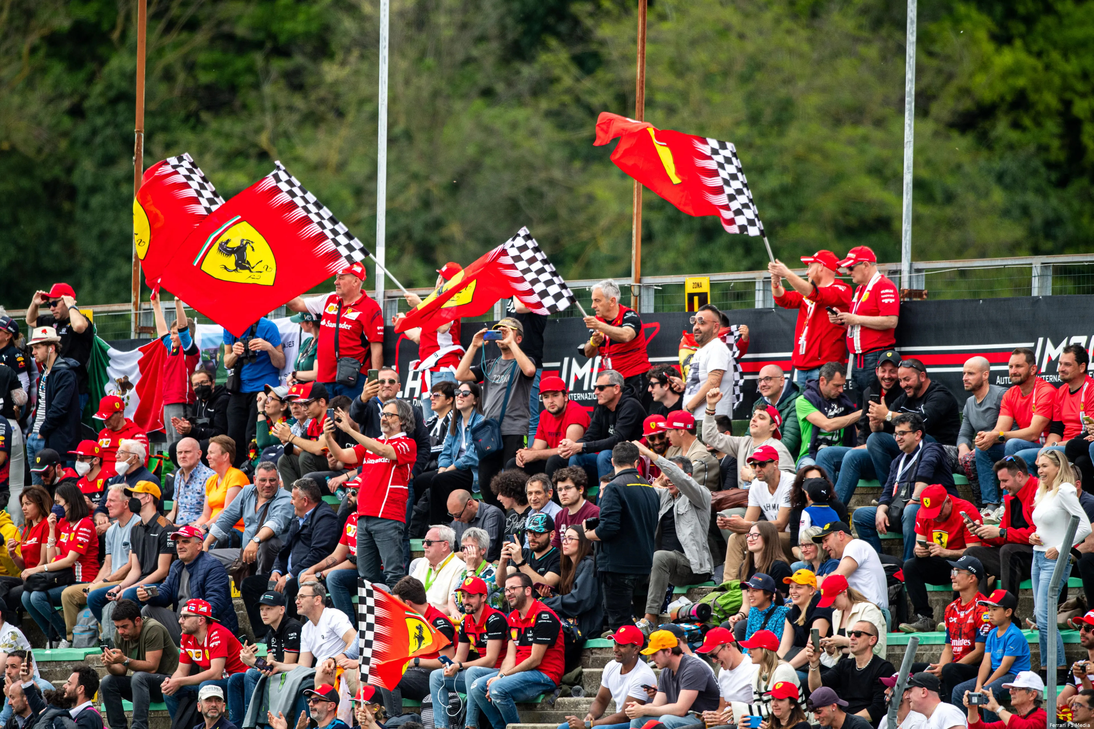 Tifosi Ferrari Emilia Romagna 2022