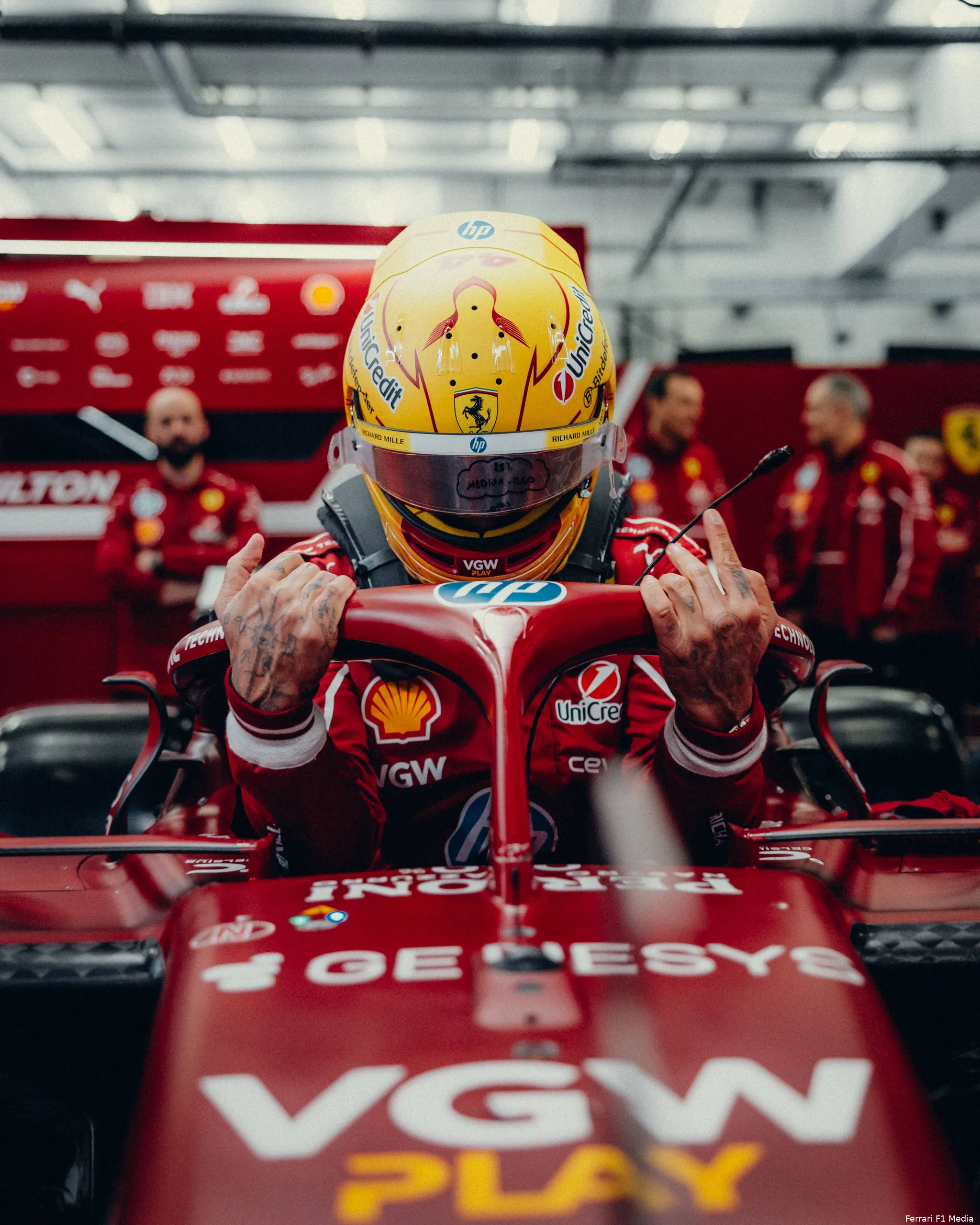 lewis hamilton ferrari testdag 1 bahrein 2025 4