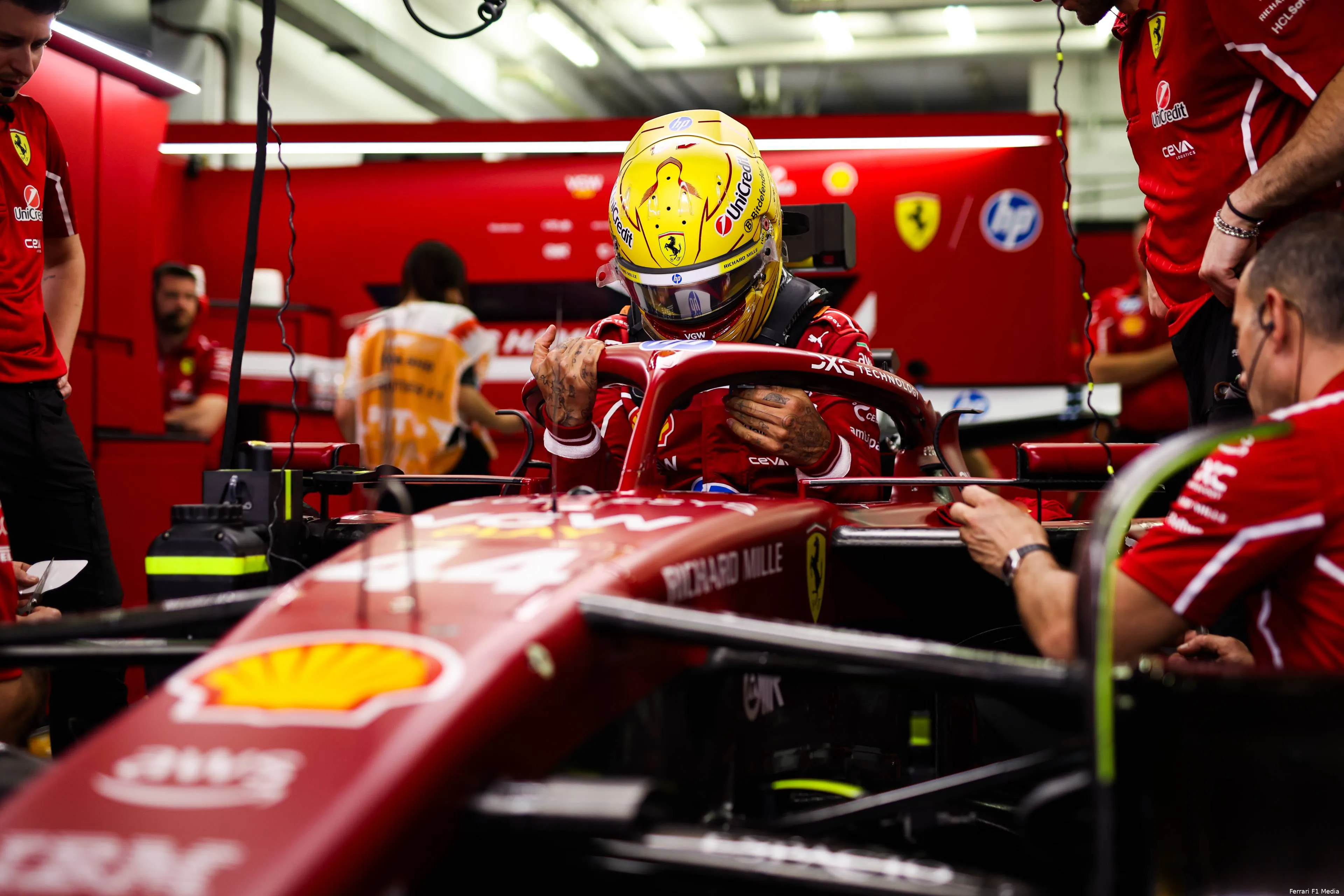 lewis hamilton ferrari bahrein 2025 zaterdag