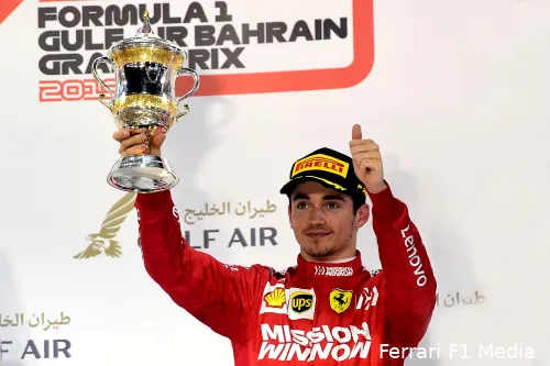Leclerc staat voor het eerst in zijn carrière op het Formule 1-podium, maar zag de zege uit zijn handen glippen na een motorisch probleem (Foto: Ferrari F1 Media)