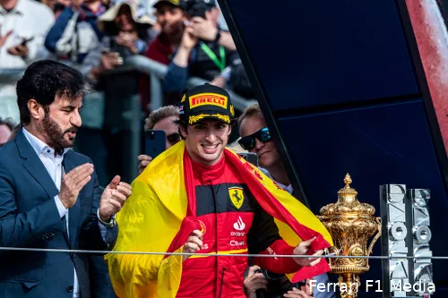 <i>Carlos Sainz kon voor het eerst een zege vieren, maar had Ferrari het niet anders moeten spelen? (Foto: Ferrari Media)</i>