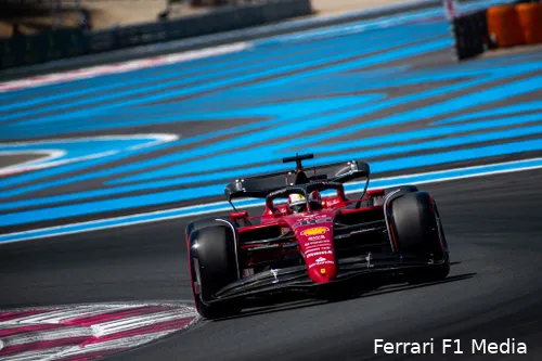Leclerc reed zonder problemen aan de leiding, totdat hij een fout maakte en uit de wedstrijd crashte.