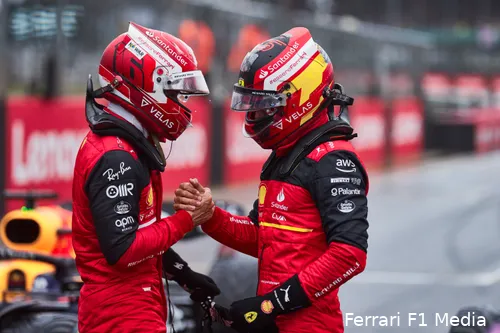 <i>De vraag wordt vooral: pakt Sainz of Leclerc poleposition op de Hungaroring? (Foto: Ferrari Media)</i>