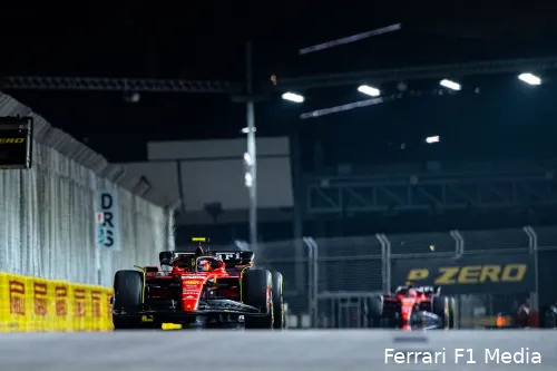 <i>Ferrari heeft het voorlopig goed voor elkaar in Singapore.</i>