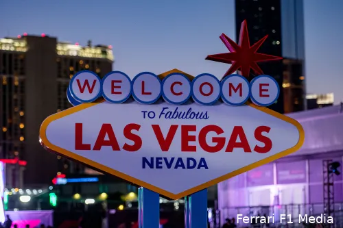 De race in Las Vegas viel bij de meesten uiteindelijk zeker in de smaak, maar toch kan de organisatie nog door een berg kritiek spitten na afloop. (Foto: Ferrari F1 Media)&nbsp;