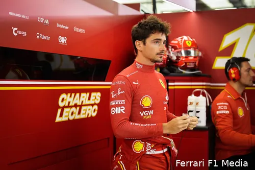Leclerc heeft geen makkelijke race achter de rug in Bahrein. (Foto: Ferrari F1 Media)