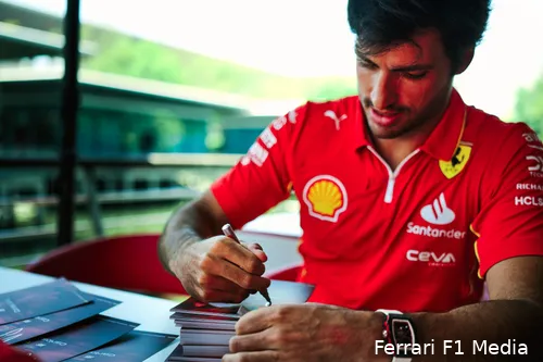 Onder welk contract gaat Sainz zijn handtekening zetten? (Foto: Ferrari F1 Media)