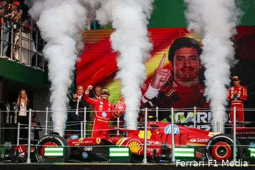 <i>Is dit de laatste overwinning voor Sainz in een Ferrari?</i>