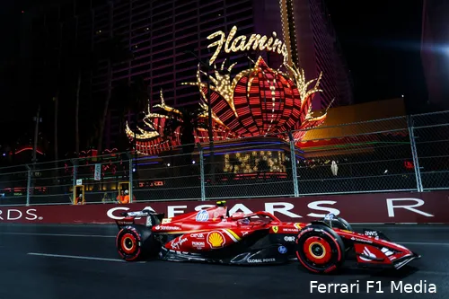 <i>Carlos Sainz eindigde de Grand Prix van Las Vegas als derde, maar heeft wel een zware race achter de rug.</i>