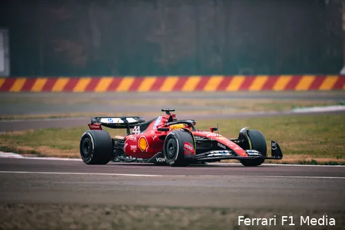 <i>Lewis Hamilton in de SF-23, hier in Fiorano.</i>