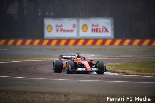 <i>Hamilton zal niet lang voor Ferrari rijden, voorspelt Ecclestone.</i>