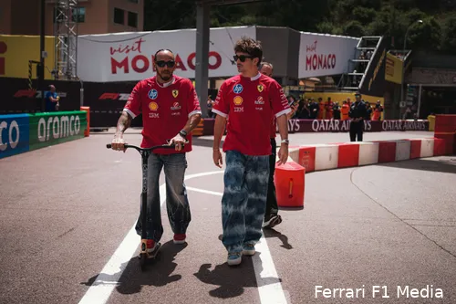 <i>Hamilton haalt Leclerc in.</i>