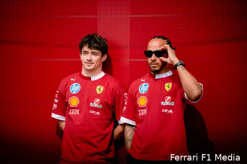 <i>De Ferrari-coureurs krijgen er flink van langs van Danner.</i>