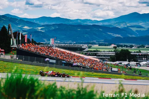 Aan de steun zal het niet liggen voor Verstappen, want de Nederlandse fans zijn volop aanwezig in Oostenrijk.