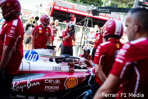 charles-leclerc-ferrari-italië-2025-vrijdag-livery-1-sf-25-aad7-4fa0-b1f3-7a7029bbe15b